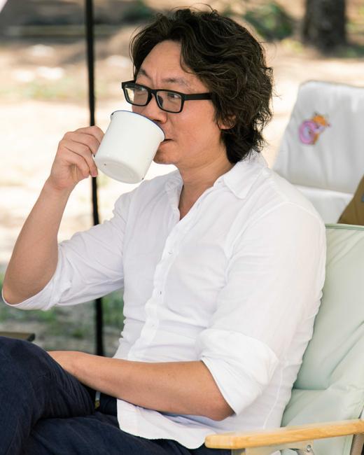 许知远|《向往》迎来许知远,他独自闲逛,何炅说他单独录了一档节目 _