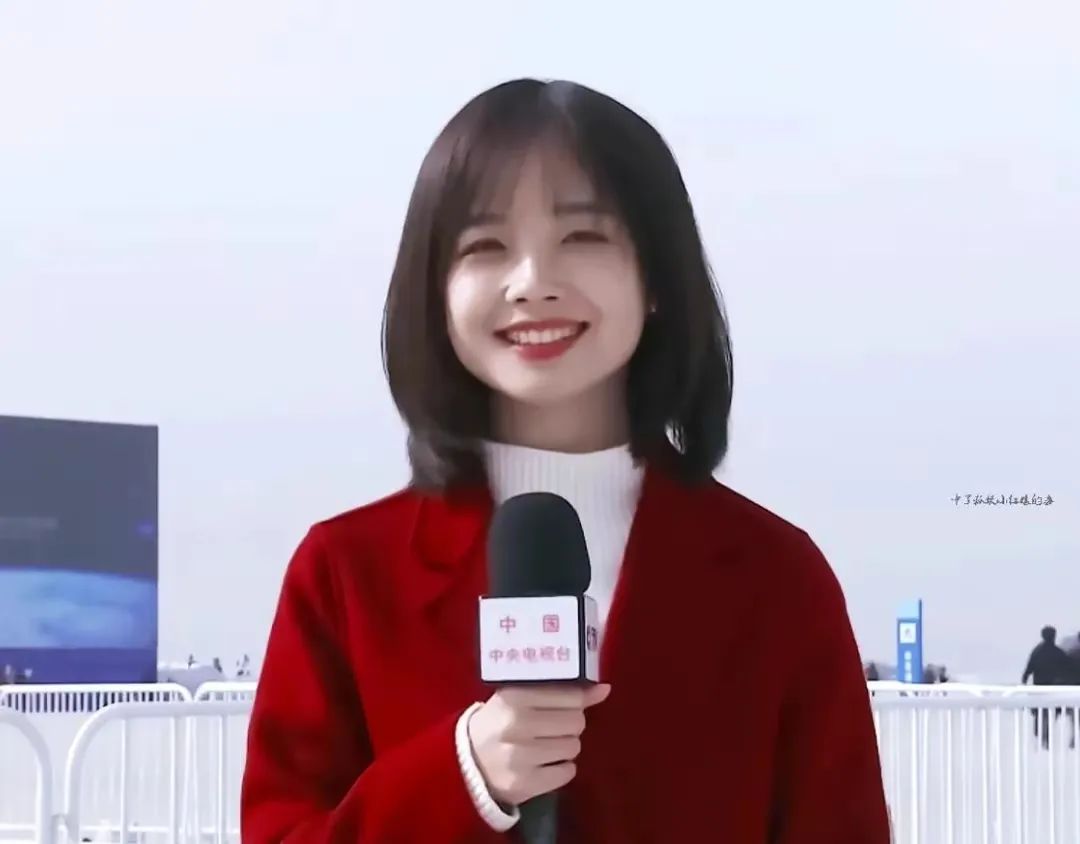 王冰冰|时隔4个月，王冰冰重返央视荧屏，笑容依旧甜美，打破被开除传闻