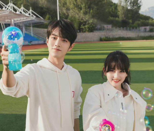 肖战|肖战宋祖儿旧照被翻出，青春活力满满，CP感比杨紫还足？