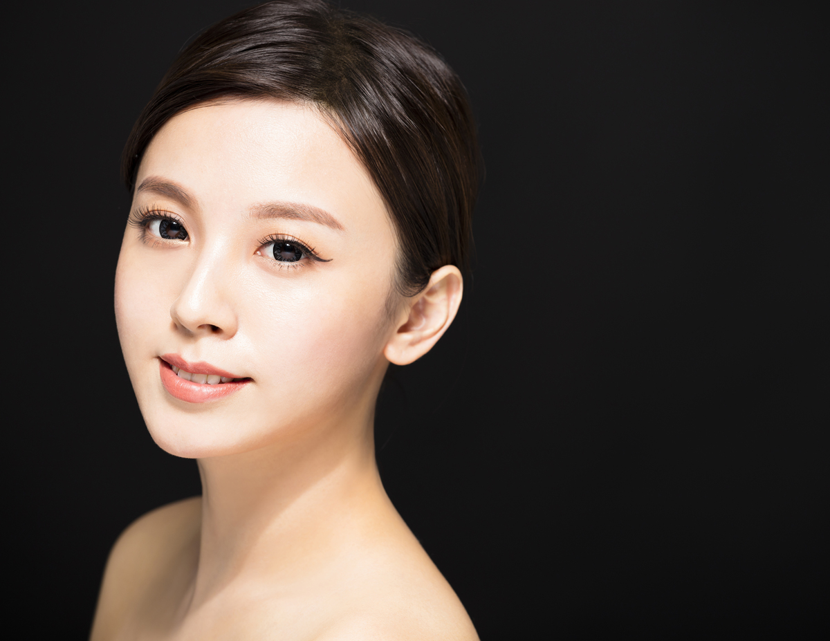 护肤 肌肤白净的人，都有这几个共性，快看你有没有！