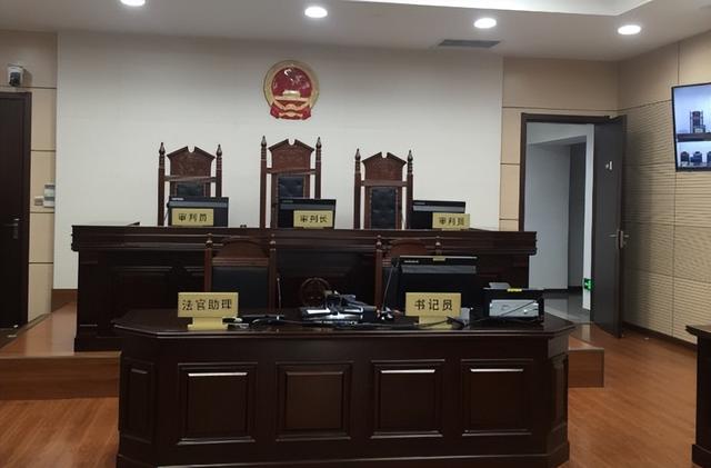河南女博士患癌需80万换肝,丈夫为离婚下跪:放我条生路
