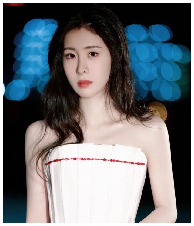 张碧晨|“OST女王”张碧晨:远赴泡菜国被霸凌,一句话救场那英一票之恩