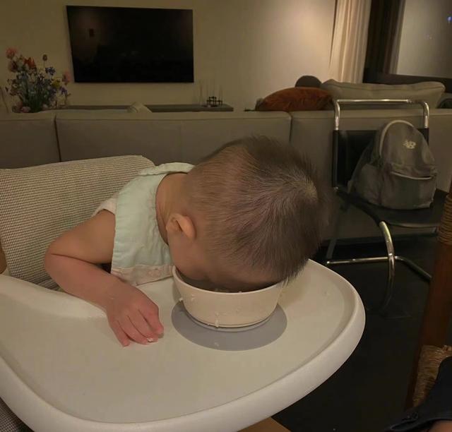 杨祐宁|41岁全能演员杨祐宁的家，百万床垫复古家具超级有品味，被圈粉了