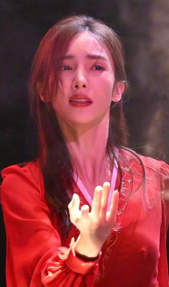 金晨|一场美到让你潸然泪下的视觉盛宴，称它为神仙舞台不为过吧！