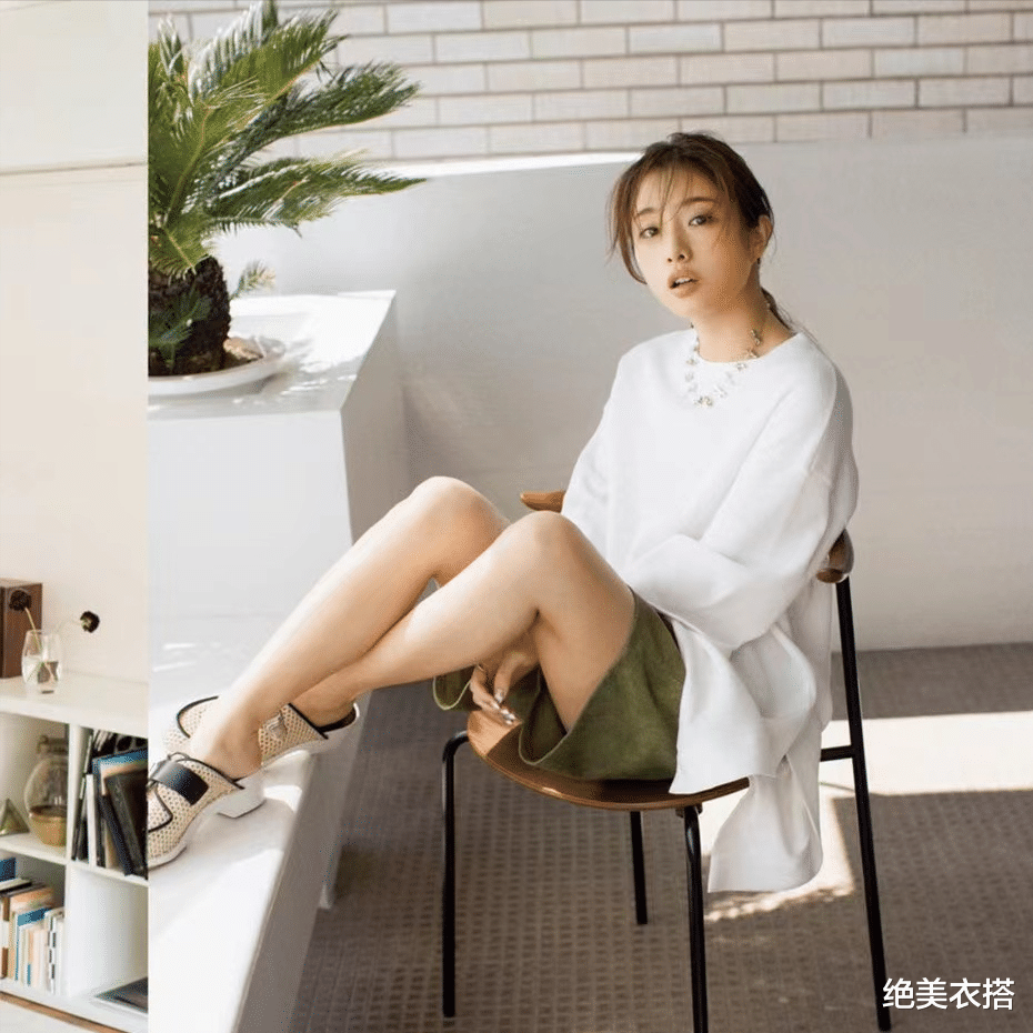 穿得花哨才时髦?你太肤浅了!不懂“基本款”的百变穿搭,没救