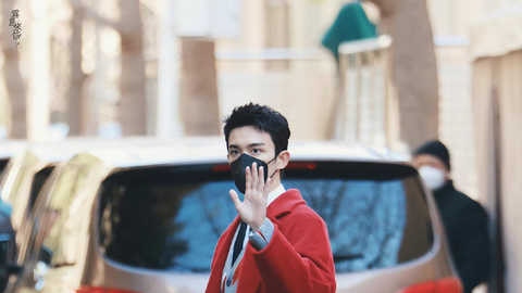 马丽|央视春晚第三次联排，沈腾马丽穿同款羽绒服，吴磊穿红大衣，还有状态超好的他们