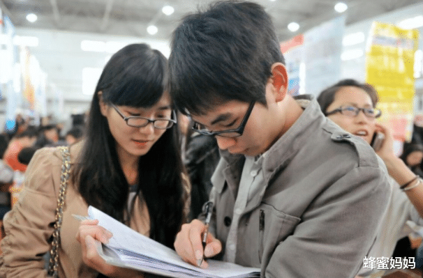 产假|“抱歉,只有博士才能享受140万安家费”,高学历的优势展露无遗