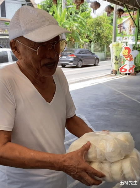 凌峰|2天涨粉17万，获李立群盛赞，77岁老戏骨凌峰就这样火了