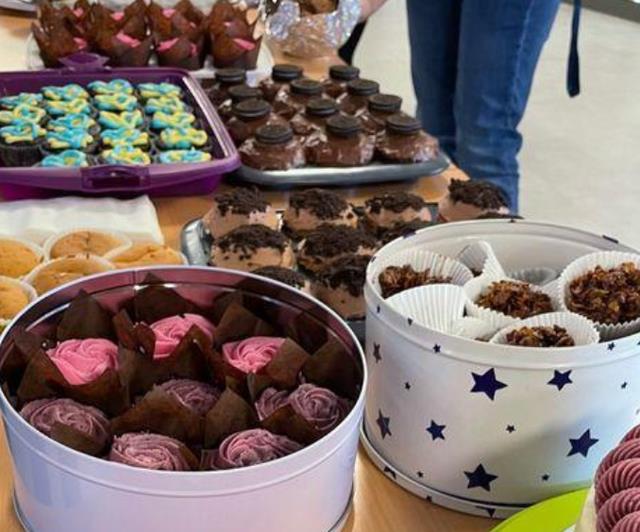 李嫣|李亚鹏女儿李嫣晒出近照,和闺蜜过白色情人节,场面十分温馨