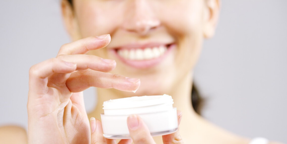 眼霜 长了脂肪粒,别用手抠!试试这5个小方法,让眼部肌肤恢复光滑