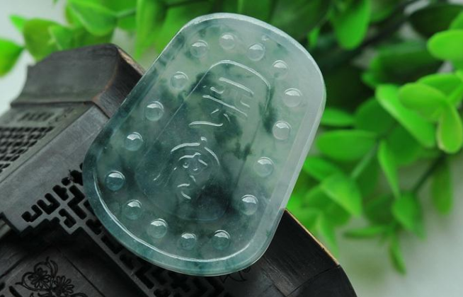 翡翠|买翡翠应该要看什么？种水颜色很重要，除此以外这些同样重要