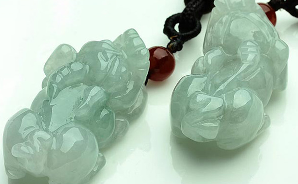 雕刻|很多人都不了解的知识，翡翠貔貅也分公母，两只才能真正招财