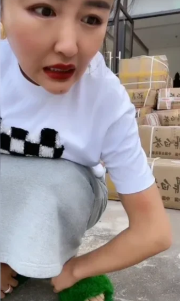 赵本山|娇娇开直播暗讽赵本山,还飙脏话骂“老徐”,之后直播被封