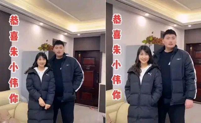 大衣哥儿子小伟借酒浇愁,被朋友一杯接一杯灌,网友说太受气了吧