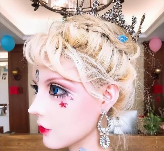 整容|“真人芭比”迪丽拉：富豪甩400万要求卸妆，看完后网友沉默了