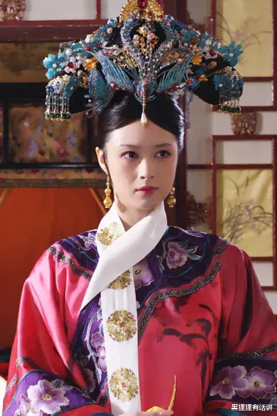 华妃|甄嬛传：齐妃年老色衰没啥家世，为何能跟华妃平起平坐？