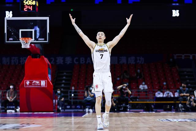 张镇麟|23岁张镇麟正式冲击NBA，杨鸣敲定最佳替身，21岁新星迎上位良机