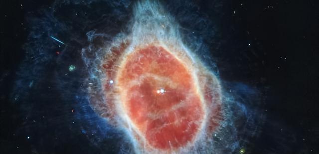 韦伯空间望远镜拍到南环星云的内部图像,星云的结构非常复杂!