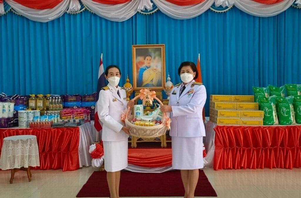 泰国公主诞辰之际 国王王后御赐物资