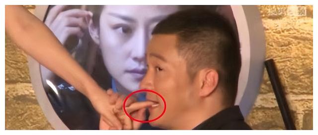 黄圣依|强吻，顶胯？娱乐圈的“假戏真做”，毁了多少女明星的清白？