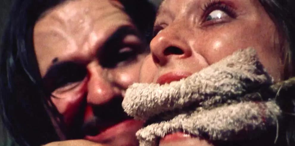 德州电锯杀人狂|40多年前的恐怖禁片，血腥残忍，现在比不了