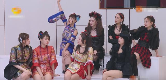 胡杏儿|《浪姐3》胡杏儿也会被骂上热搜？这是要重演蓝盈莹的把戏吗？