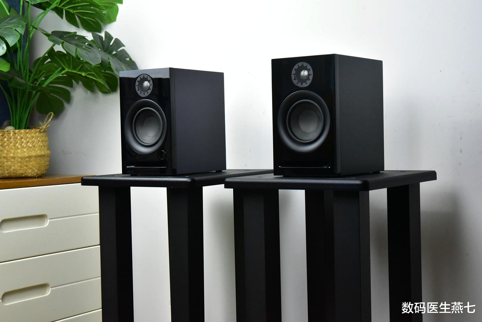 惠威|3.5英寸有源书架箱低频能有多好？KEF、惠威的同级作品都相形见绌