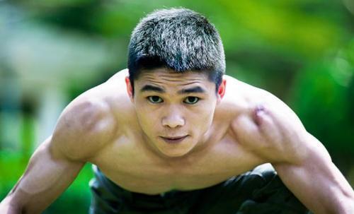 吴京|小个子一定不好惹,战狼居然请到真特种兵!吴京偷学单手手枪上膛