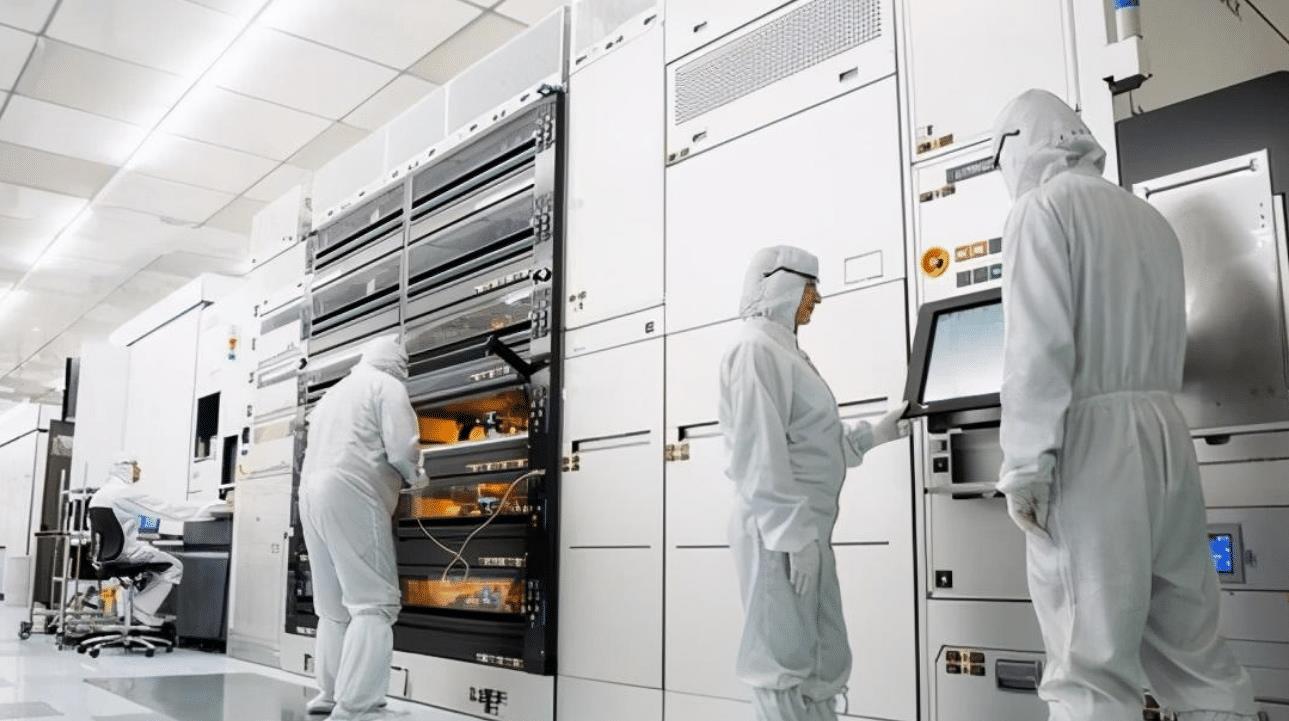 芯片|中企完成首台光刻机入场,ASML的选择大概率明确了!