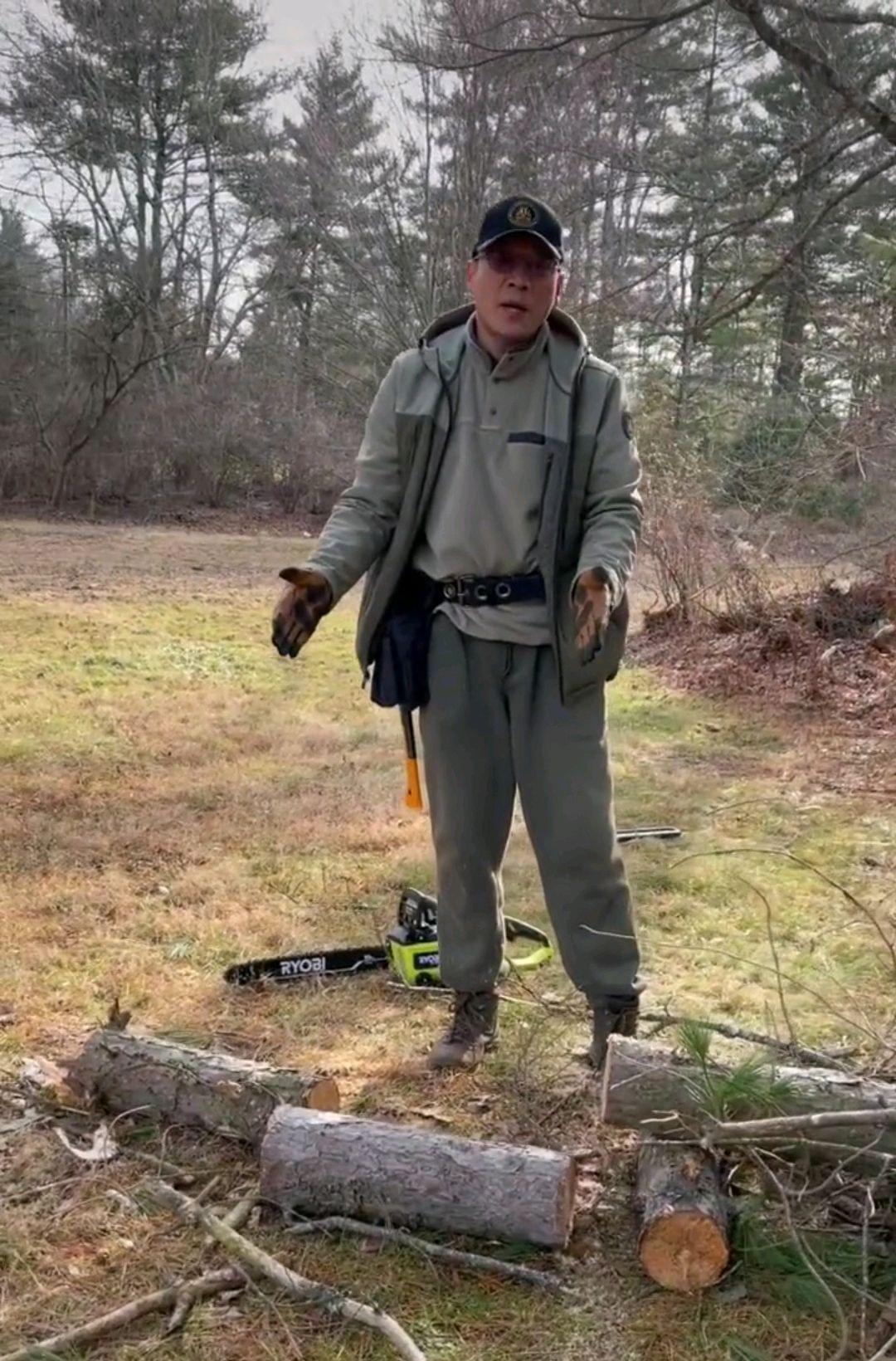 王祖贤|53岁丁海峰疑似定居美国!晒采集柴火视频,意外曝光超大庄园住宅