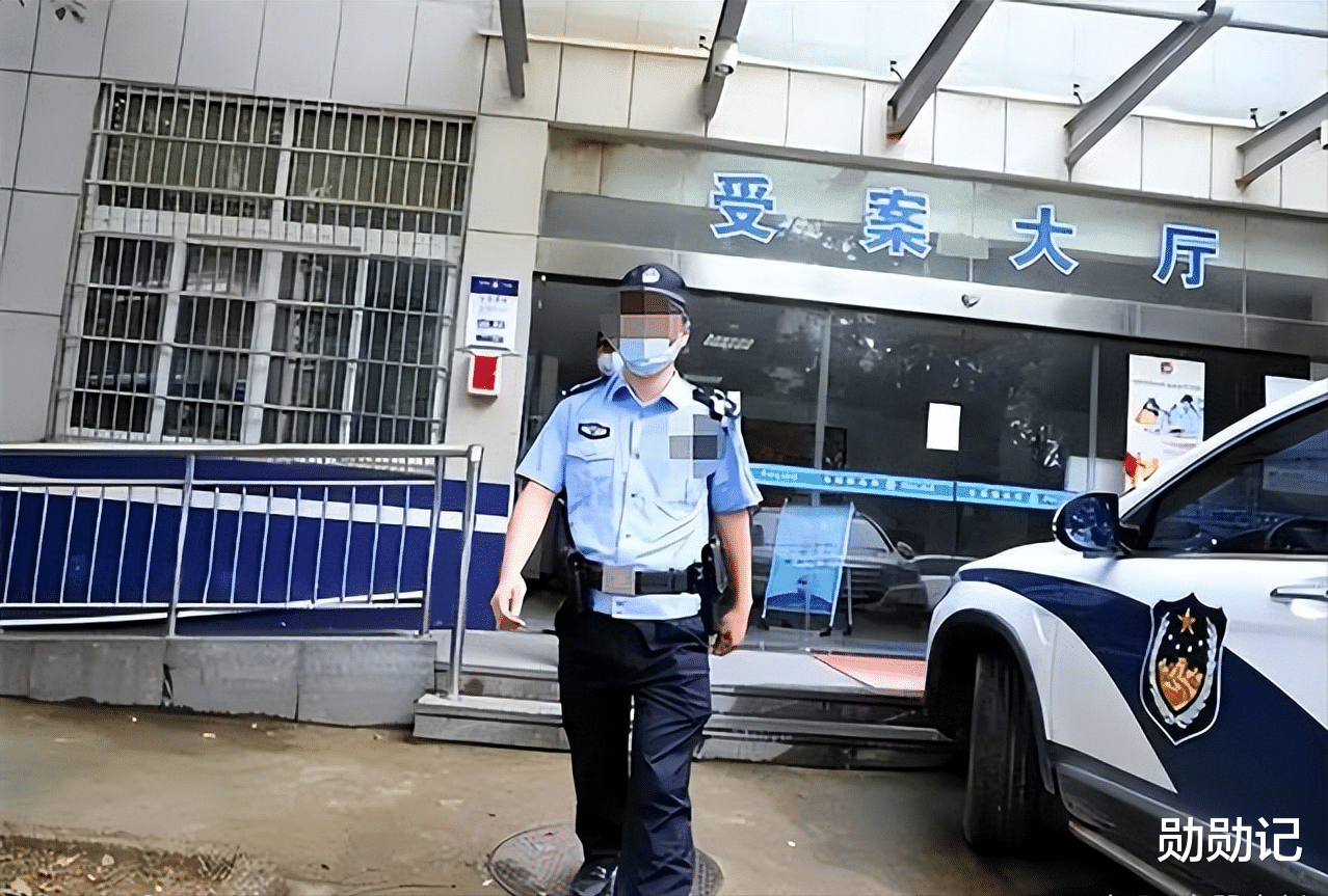 案例回顾:80后老板拍下五旬大姐私密照,威胁其开房,事后大姐泪崩