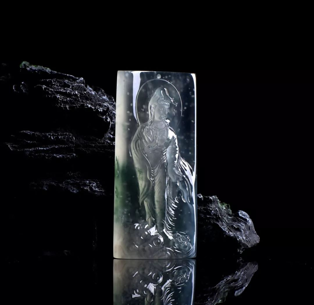 雕刻|一块冰种雪花棉翡翠片料，雕刻观音大牌，作品一出来大家都惊叹，太漂亮了！