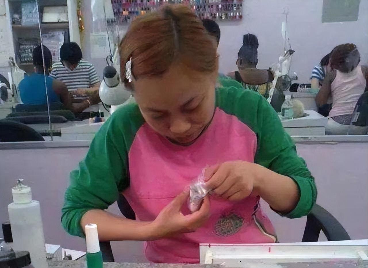 凤姐|罗玉凤破碎的“美国梦”，移民12年还是社会底层，称活得不如狗