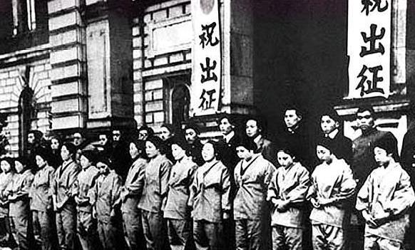 日军 二战日本妇女多疯狂？除了排队嫁给侵华日军，还为他们缝制千人针