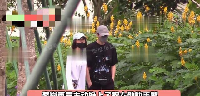 魏大勋|秦岚魏大勋海南再被偶遇，穿情侣装出行超般配，43岁状态似少女