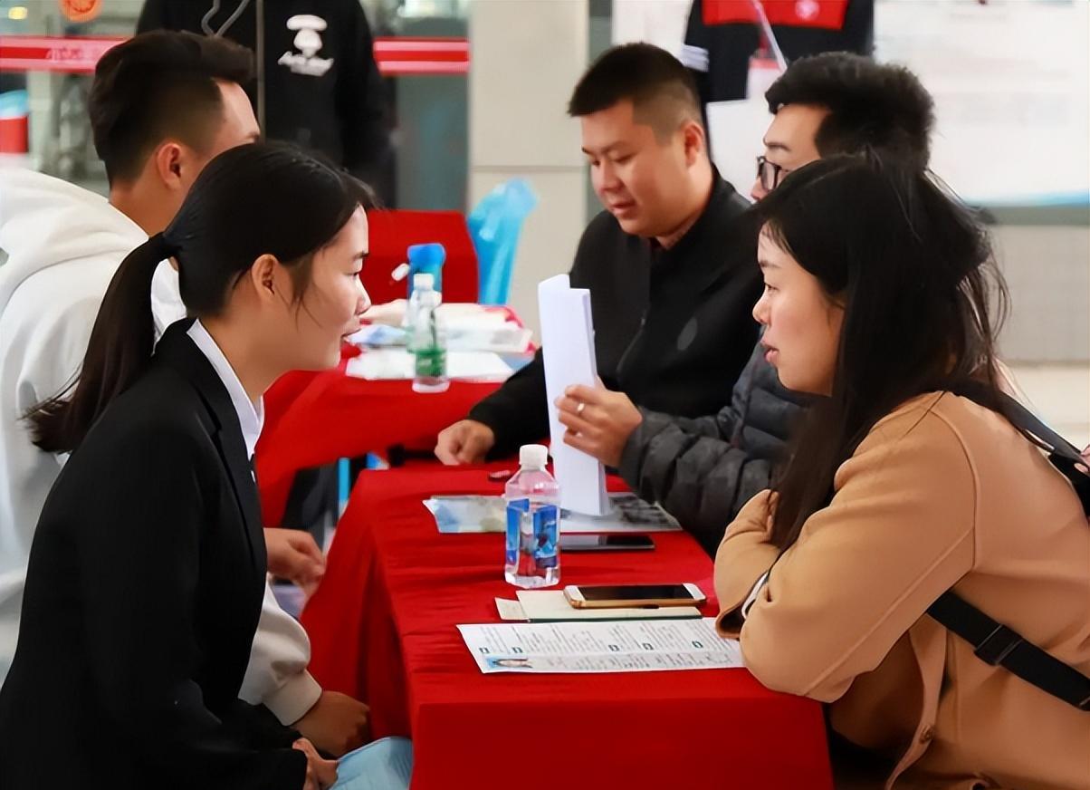 职业教育|多名留学生回国求职被拒，HR坦言，这种留学生，在国内得不到认可