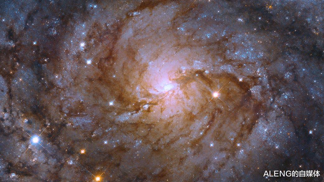 NASA公布重要发现:银河系背后发现“隐藏星系”,直径5万光年