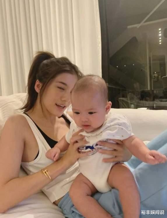 赵飞燕|林峯一家三口挑选幼儿园!确定女儿在上海就读,背包带娃好暖心