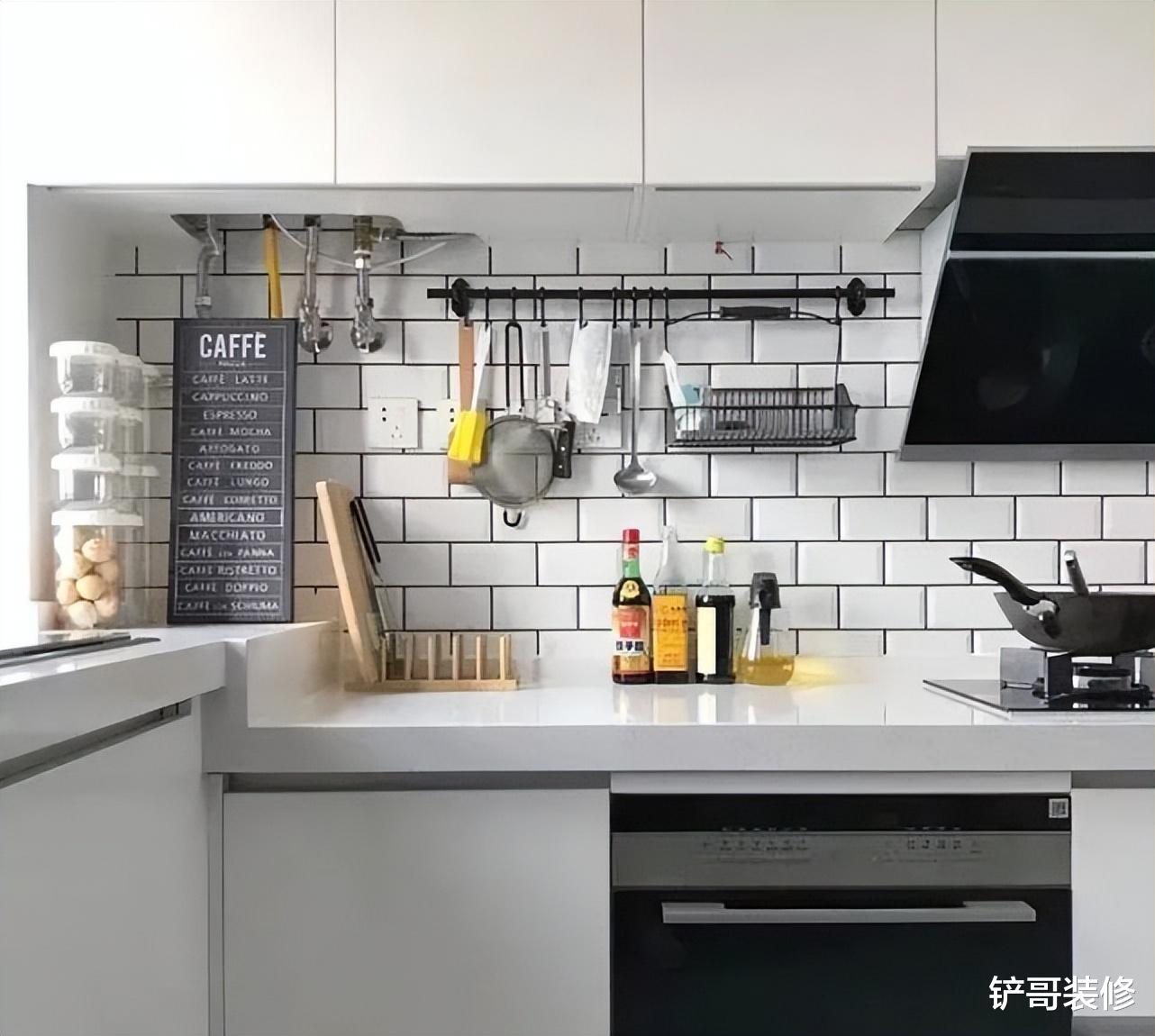 厨房不一定越大越好,瞧瞧日本人的设计,干净整洁还高级