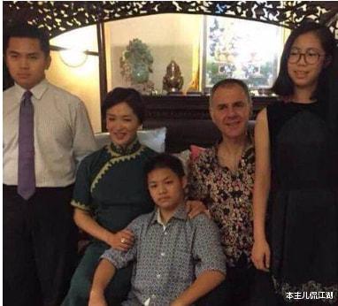 金星|金星领养的3个孤儿，没有血缘关系的5口之家，风光背后有泪水