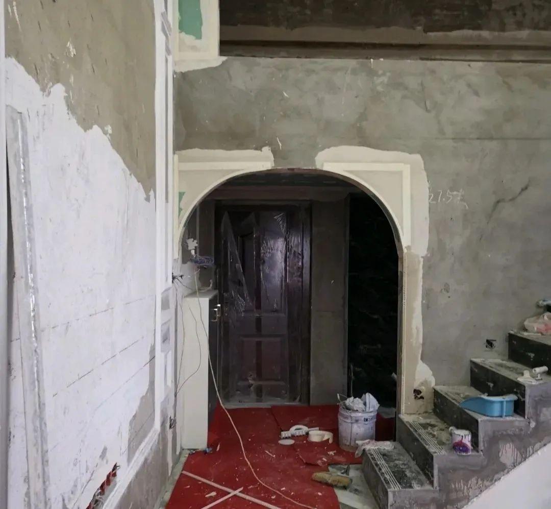 60平loft装修有个性,巧用吊顶挡住房梁,一进屋就把人迷住!