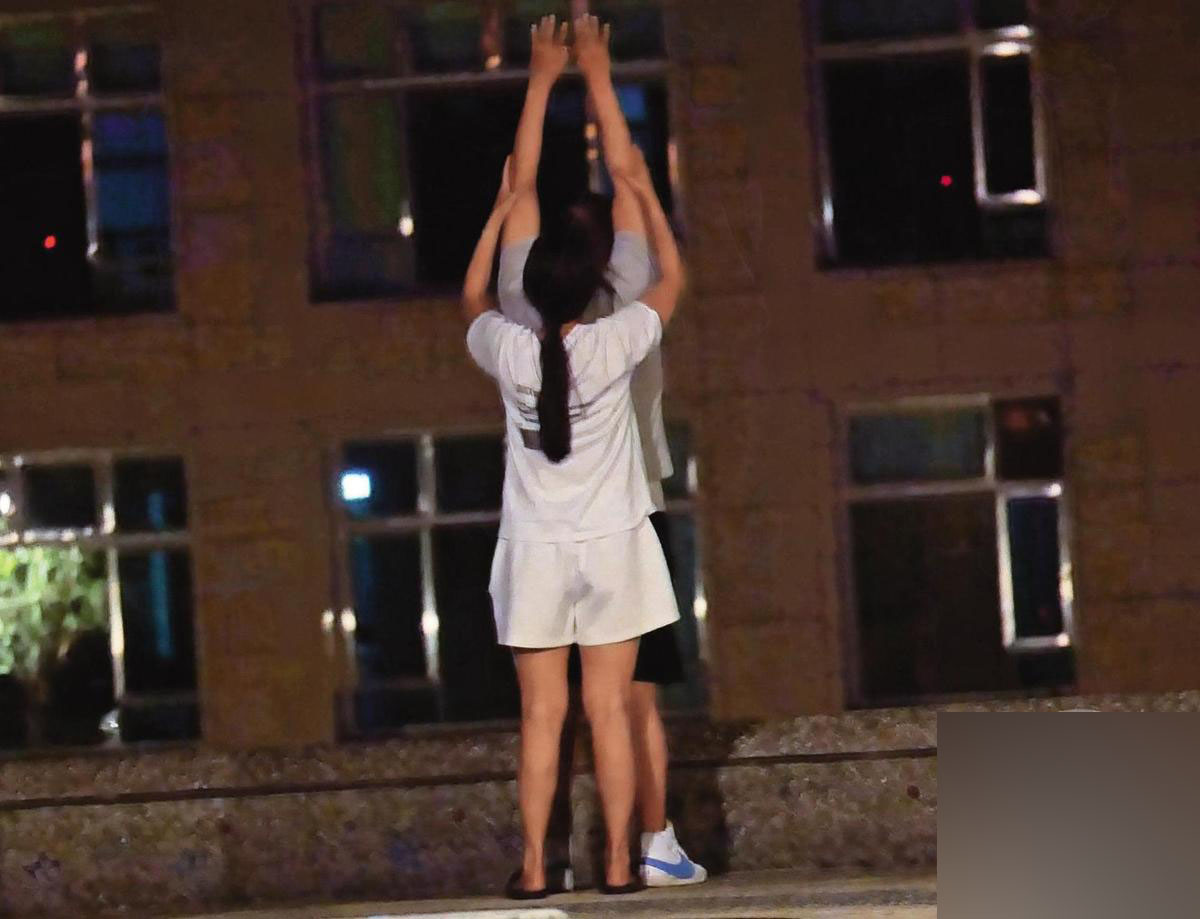 陈昭荣|老戏骨陈昭荣疑婚变，与长发女共度15小时，隔天开车送她看妇产科