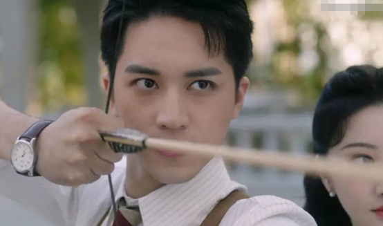 迪丽热巴|抱不起女星、拉不开弓、“白斩鸡”身材,圈里男演员到底有多虚?