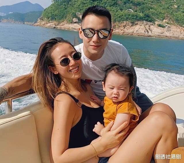 梁靖琪|香港知名女星晒全家福！产二胎后身材迅速恢复，四肢纤细依旧丰满