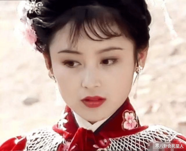 溜肩|溜肩才是美人肩，这9位女星全是古装美人，秒杀一众直角肩