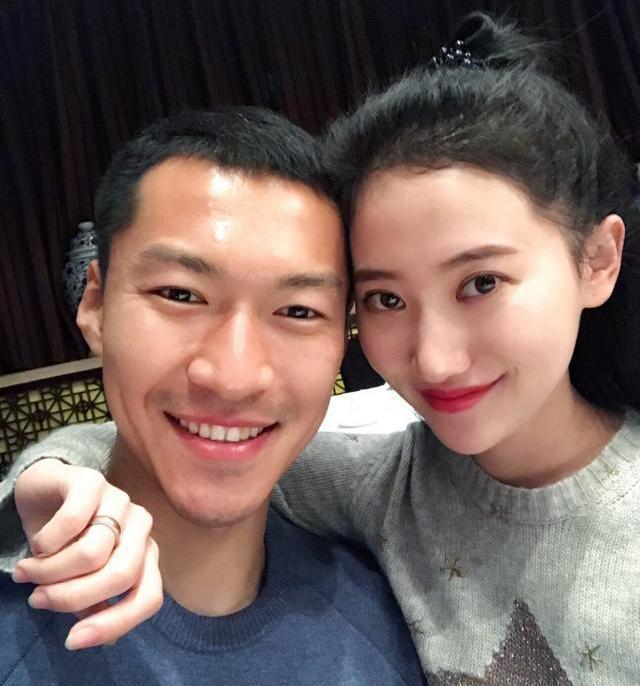 吴曦|躲球之后又散步，阿曼反击谁注意吴曦的反应，球迷：愧对海参