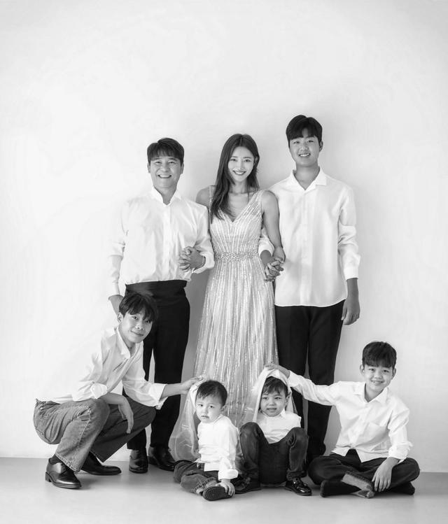 任昌丁|《色即是空》任昌丁小18岁娇妻晒两人合照秀恩爱，幸福的养育5子