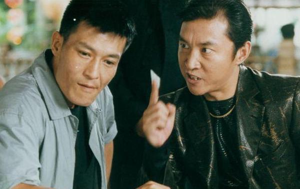 2002年,5名男子模仿电视剧《插翅难逃》抢劫23万,警察5天破案