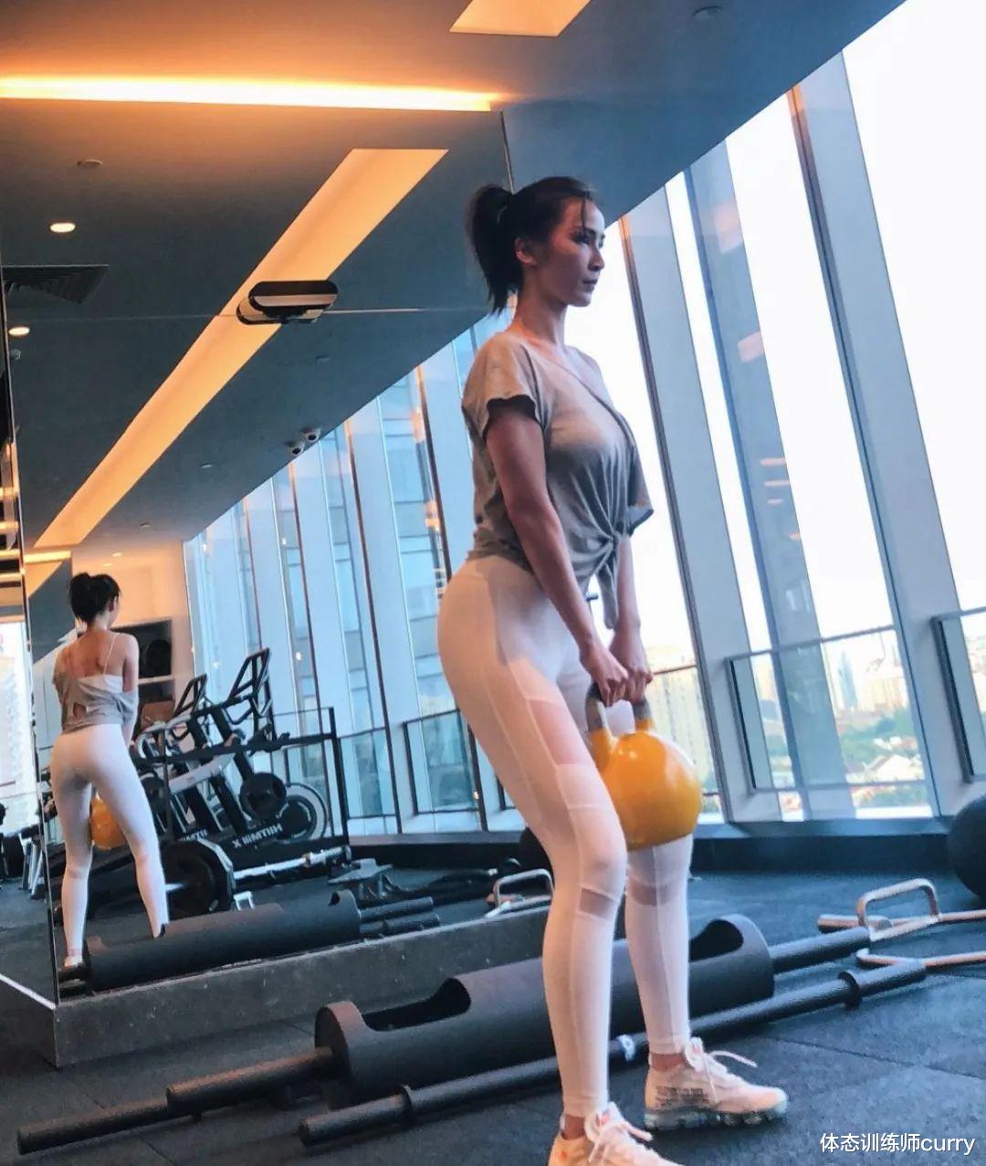 小S|小S私教近照曝光:混血颜+魔鬼身,谁看谁迷糊!