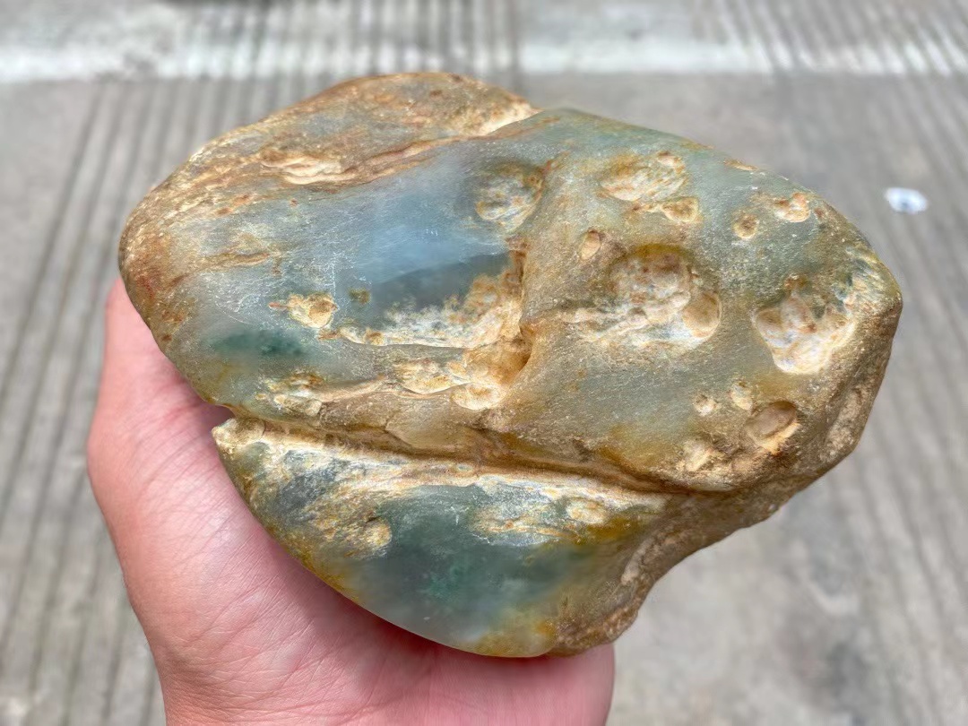 翡翠|翡翠赌石篇，哪些翡翠原石赌“涨”的可能性最大，来看一下